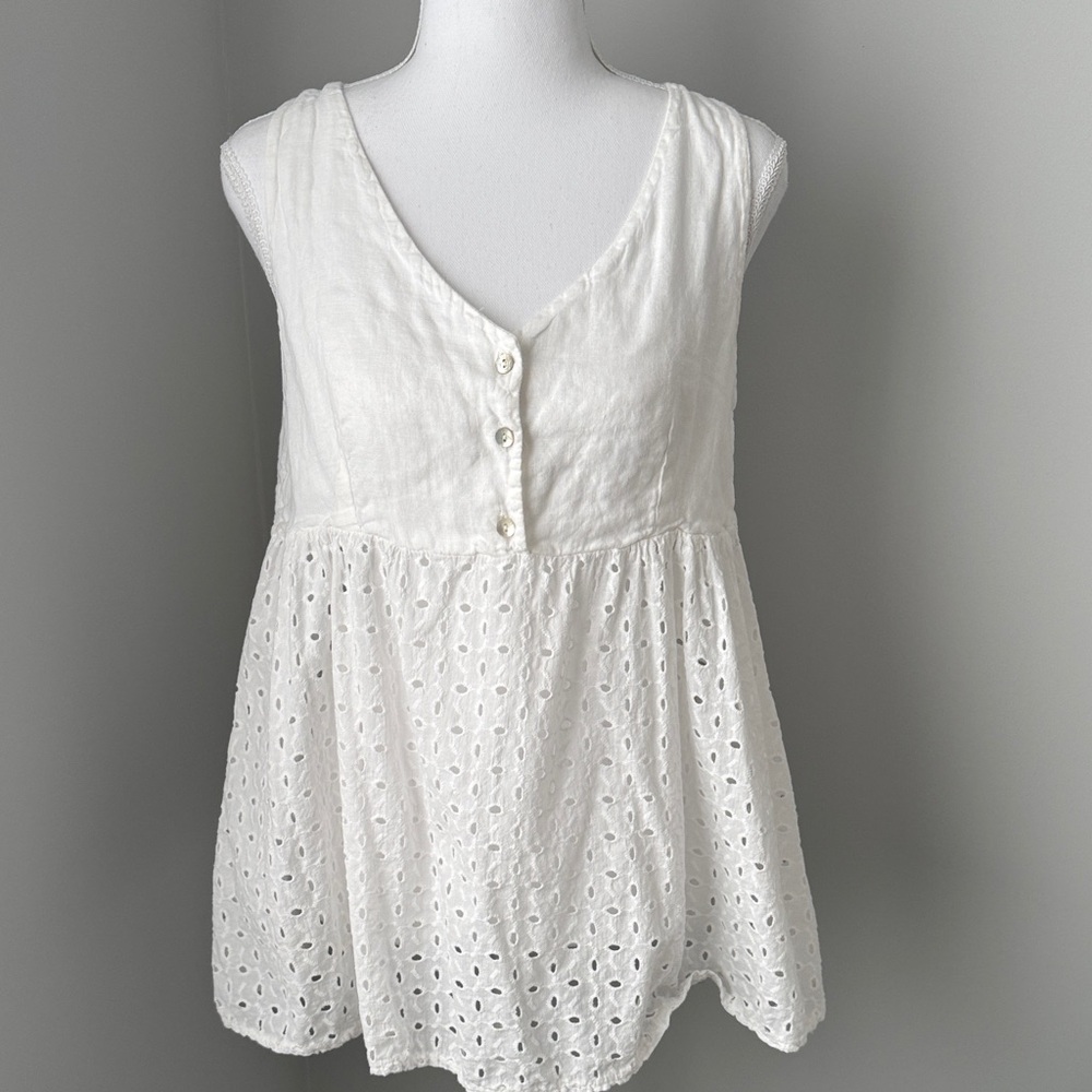 3/$25

White linen  Eyelet V-Neck Button-Front Camisole Top